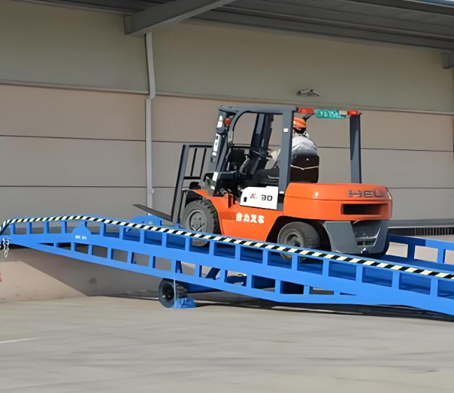 德阳移动式卸货平台（叉车用）